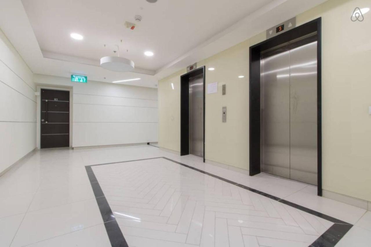 Exclusive Two-Bedroom Apartment With Parking 耶路撒冷 外观 照片