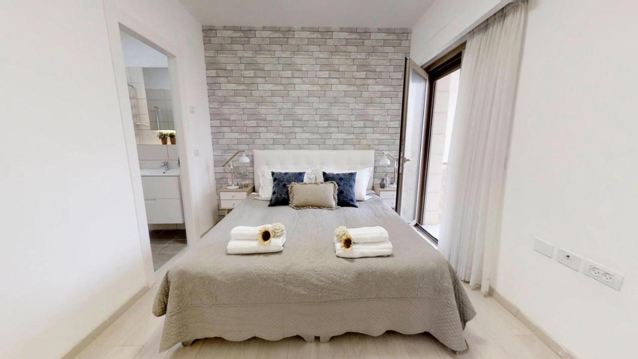 Exclusive Two-Bedroom Apartment With Parking 耶路撒冷 外观 照片