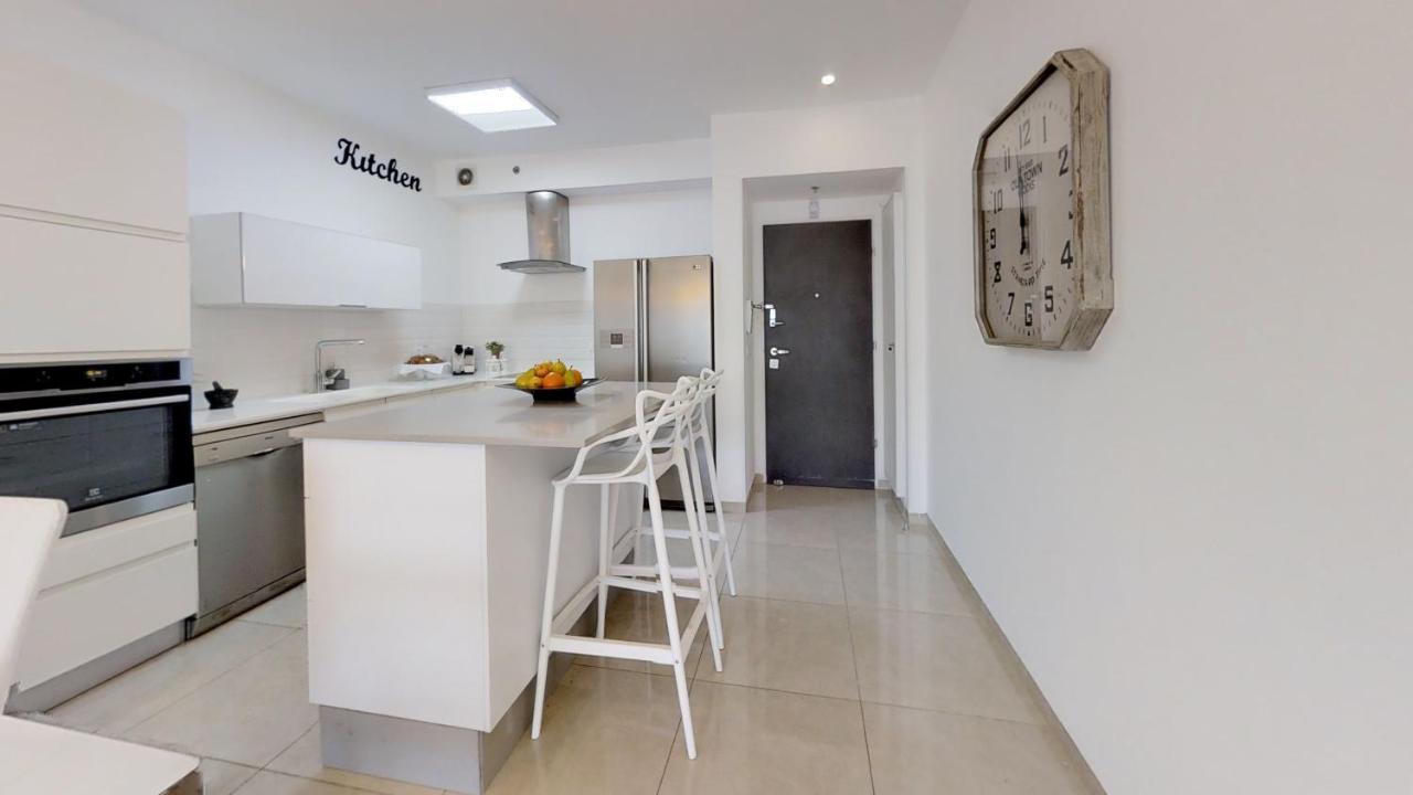 Exclusive Two-Bedroom Apartment With Parking 耶路撒冷 外观 照片