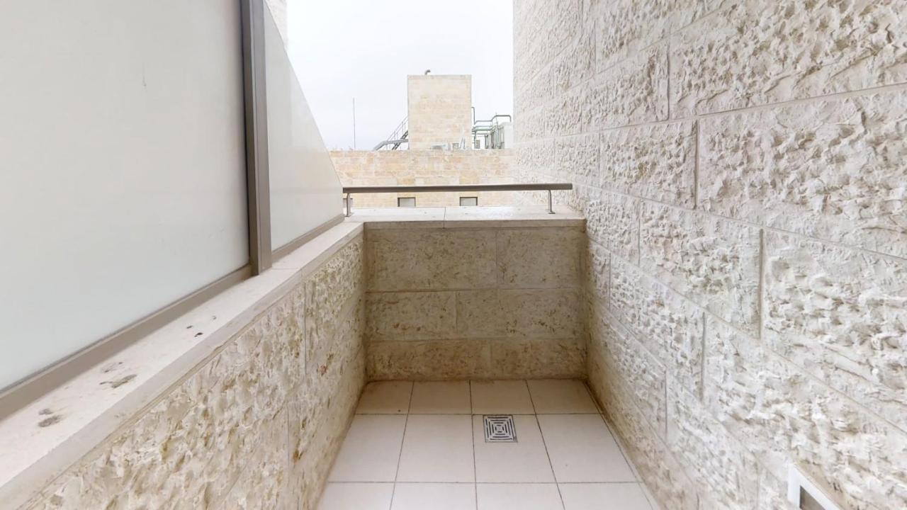 Exclusive Two-Bedroom Apartment With Parking 耶路撒冷 外观 照片