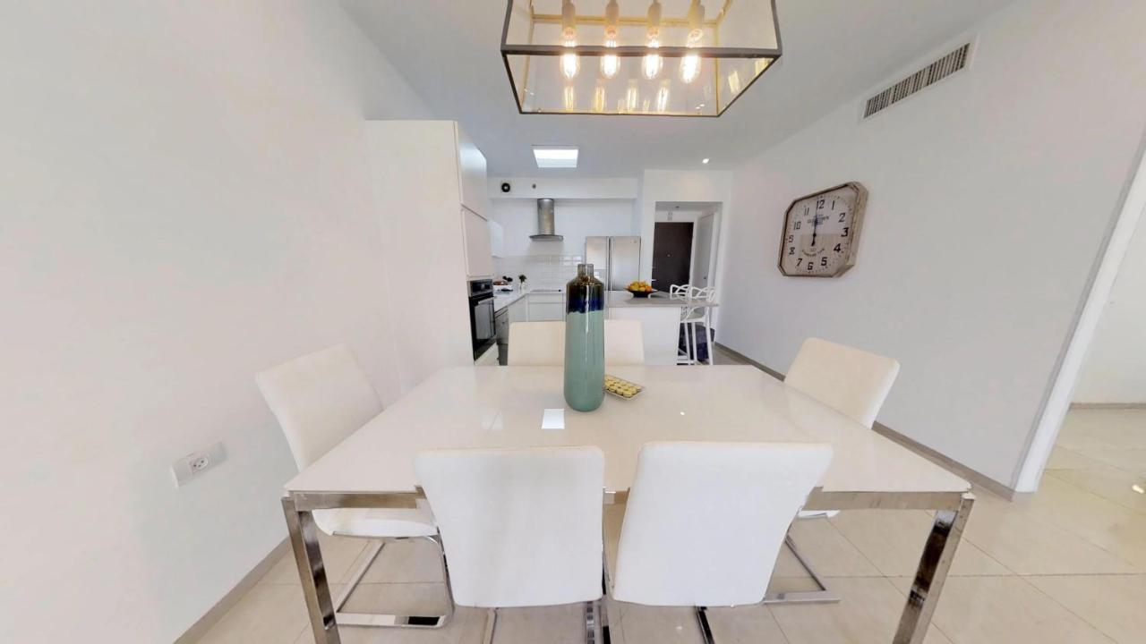 Exclusive Two-Bedroom Apartment With Parking 耶路撒冷 外观 照片
