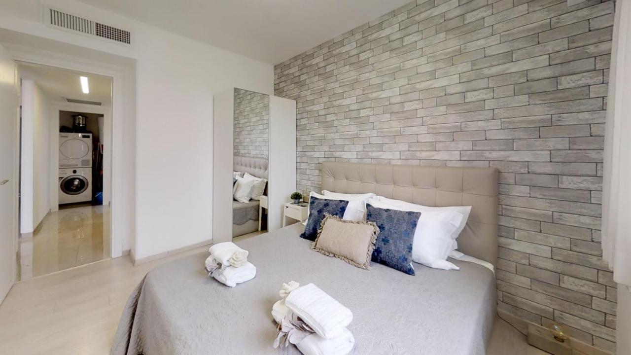 Exclusive Two-Bedroom Apartment With Parking 耶路撒冷 外观 照片